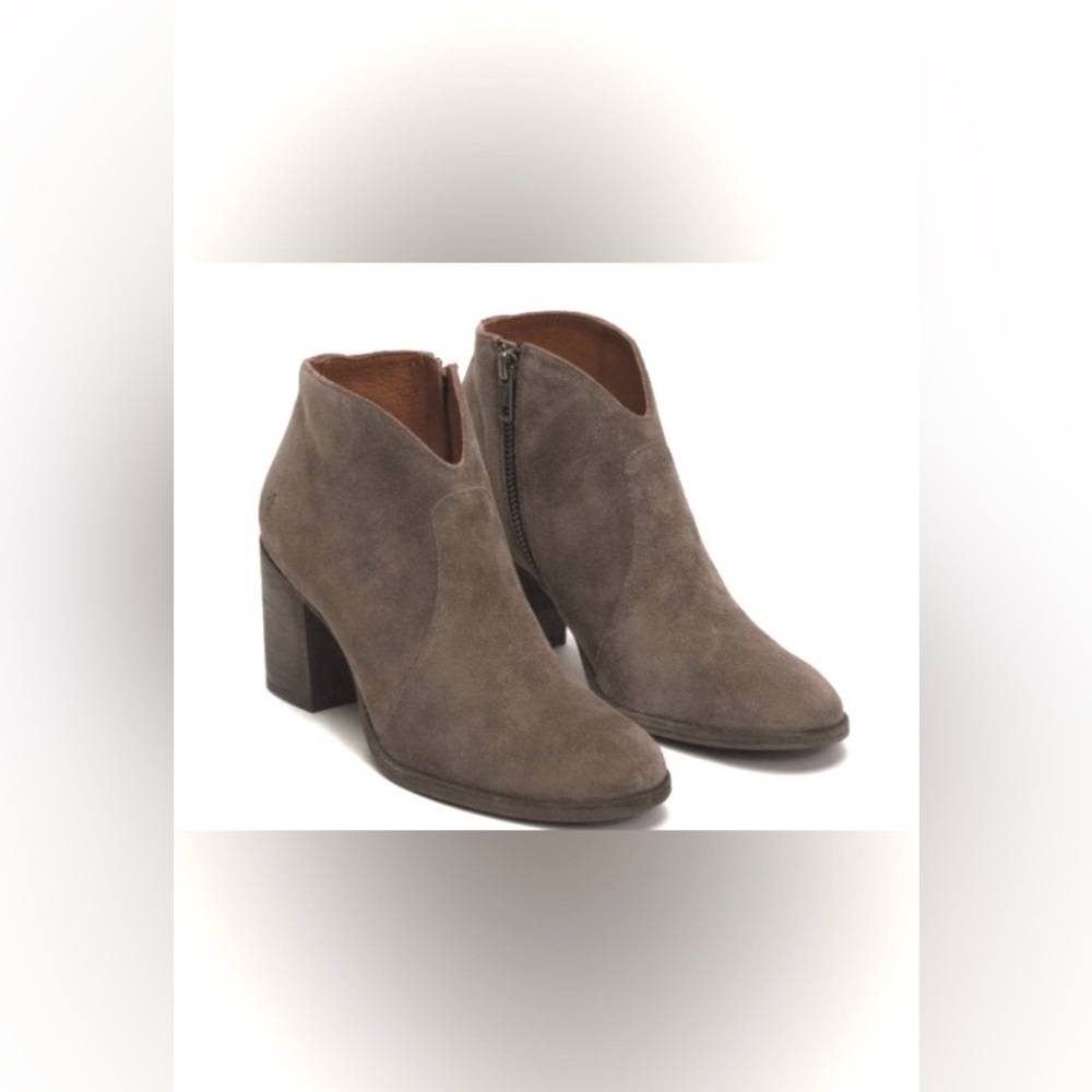 Frye Nora Suede Leather Heeled Zipper Ankle Boots Wood Stacked Heels Taupe Sz. 8